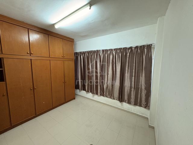 Clean & spacious room w/ basic furnish 2
