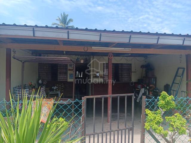Rumah Awam 4