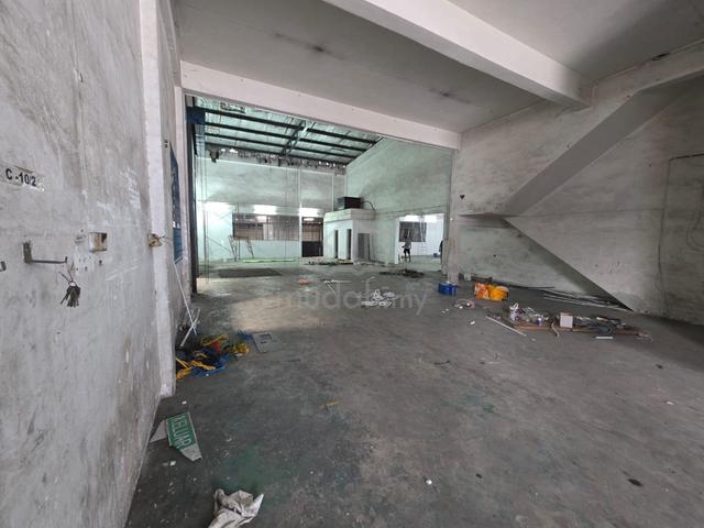 Taman Universiti 1.5 Storey Semi D Factory 6000sqf Fully Extended 2