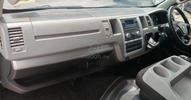 2022 Foton View 2.8 (M) Window van Diesel 14 seat - 5