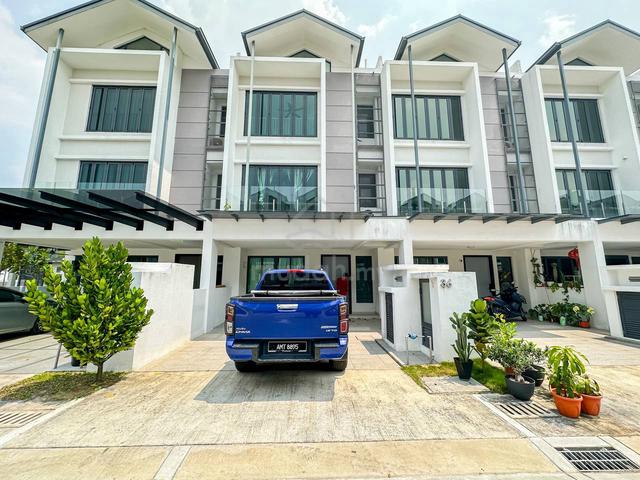 New Renovated 3 Storey Link Villas @ Andira Park Bandar Bukit Puchong 1