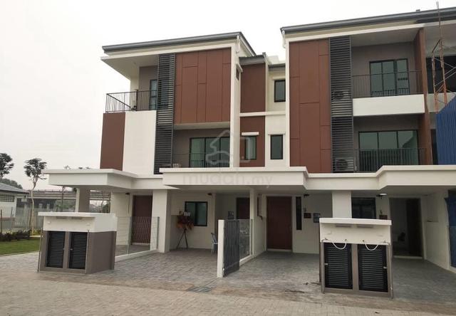 Elegan Residensi Townhouse, Lower Unit, Putra Perdana Puchong 1
