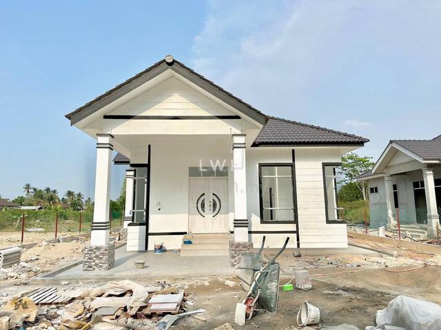 Rumah Banglo Murah di Tanah Merah 1