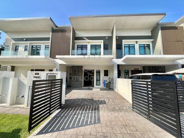 Renovated Furnished 2 Storey Terrace OnePark Taman Semenyih Idaman 1