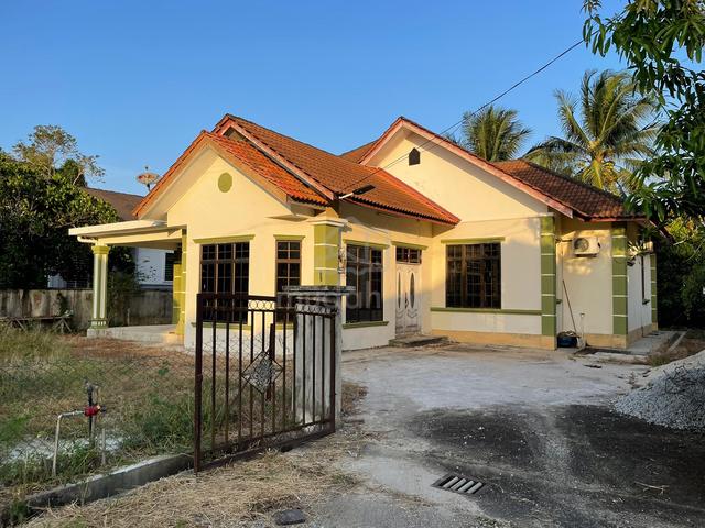 Rumah Banglo Ketereh (Batu 11) 1