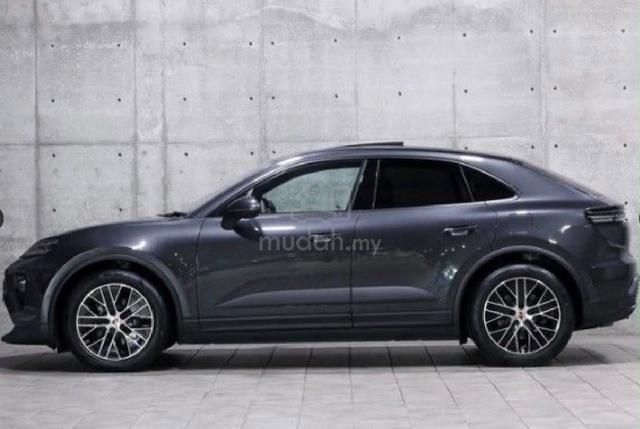 2025 BOOKNOW MEGA SPEC Grey/Beige Porsche MACAN 4 - 4