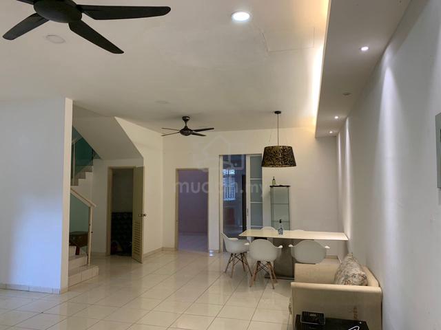 DAMAI UTAMA 2 1/2 storey for rent 1