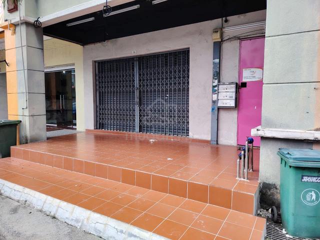 Bandar putter Klang shop lot renovated move in condition 22x70 1