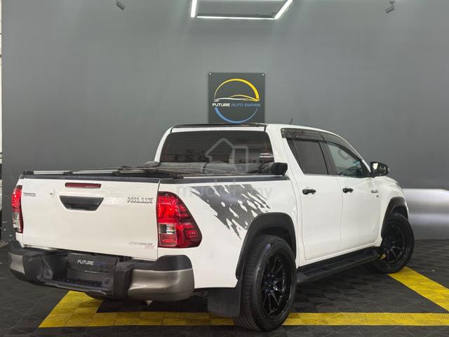 Toyota HILUX 2.8 BLACK EDITION / NO OFF ROAD 4X4 - 3
