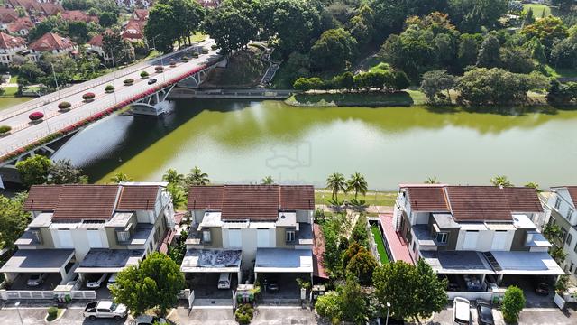 2.5 Storey Semi-D @ Presint 16,Putrajaya [ Lake View ] 2