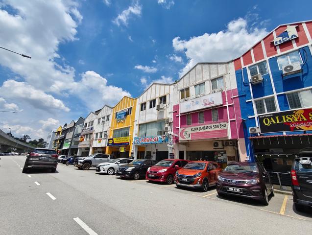 Pinggiran Putra Commercial Centre Equine Park Seri Kembangan 1