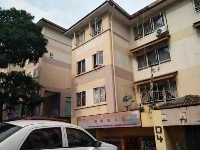 saujana apartment 1