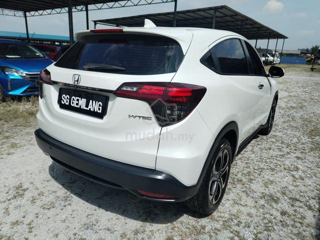 2020 Honda HR-V 1.8 V , Tip-Top Condition - 5