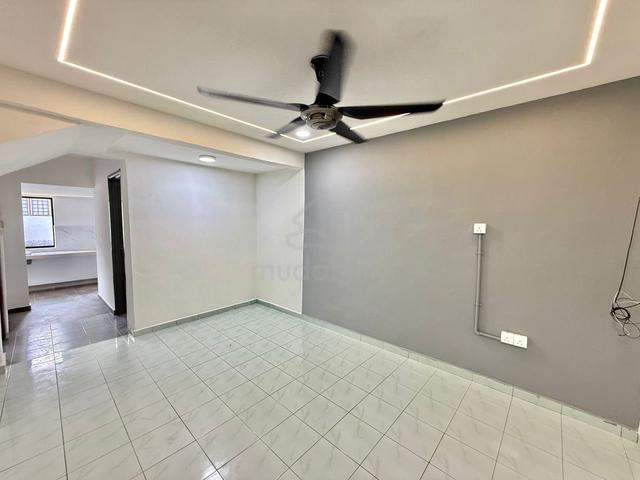 Kempas Taman Anggerik, Setia Tropika, 2Tingkat 3Bed Low Cost Full loan 1