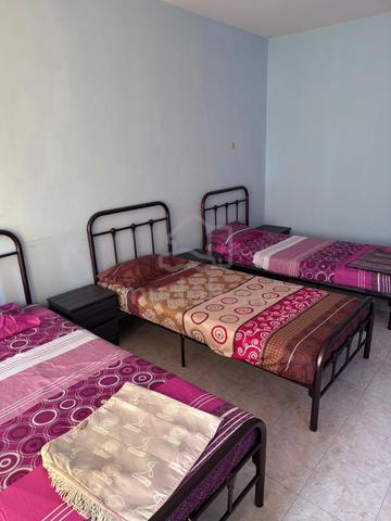 Bilik Sewa Perempuan 1