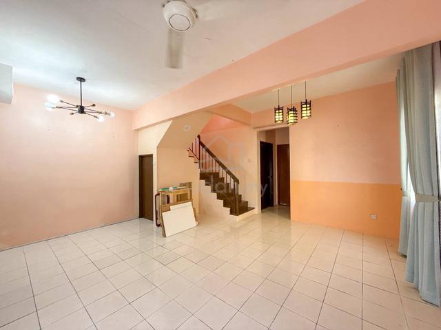 End Lot + Renovated + 18'x65' Taman Lestari Putra 6 @ Sri Kembangan 1