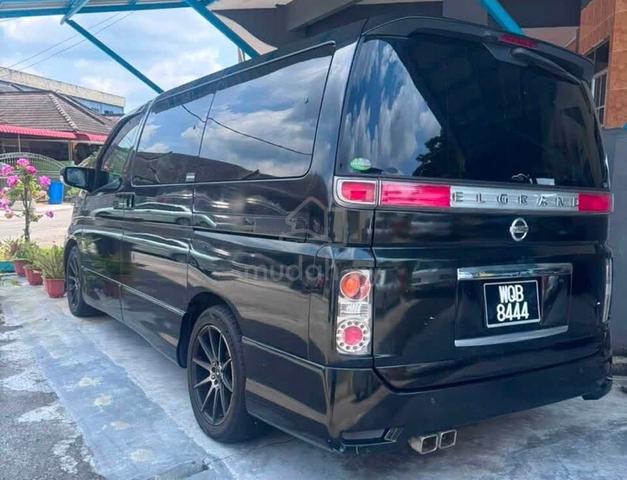 Nissan Elgrand 3.5 2004/2007 . Sunroof / 7 Seater - 4