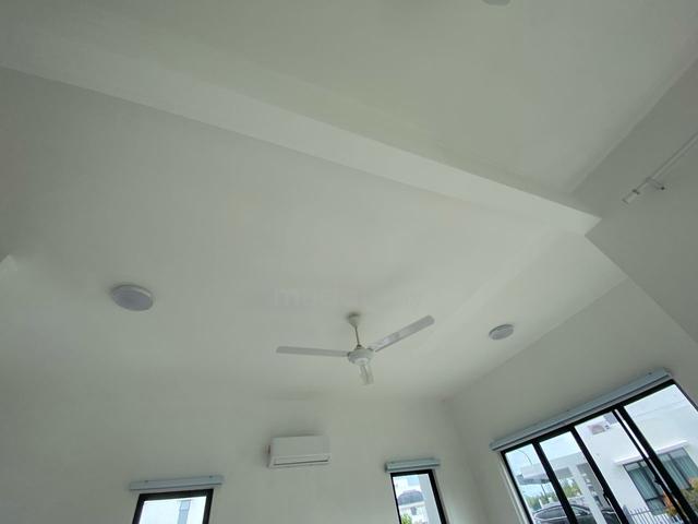 Shah Alam Undisturbed End lot double storey with big side land 3