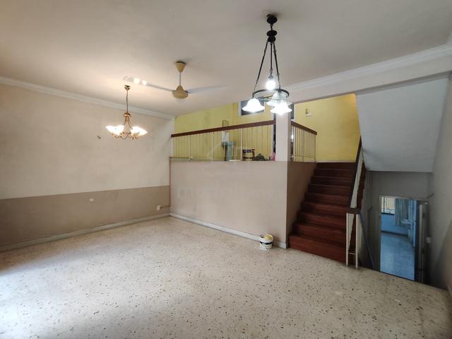 3-storey Terraced House 2500sf Build Up House for Sale 1