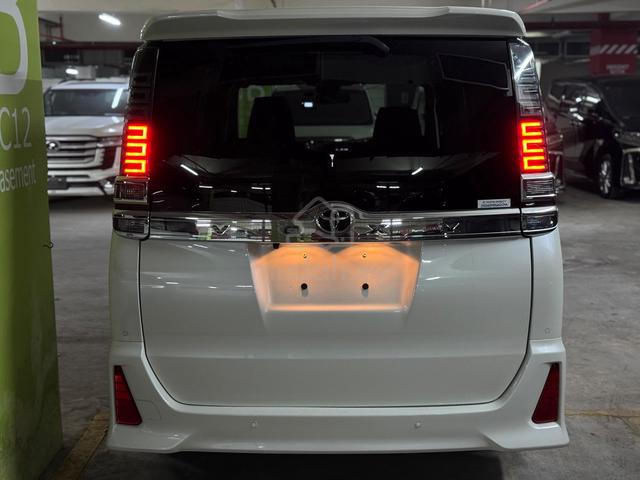 2021 Toyota VOXY 2.0 ZS KIRAMEKI 3 - 4