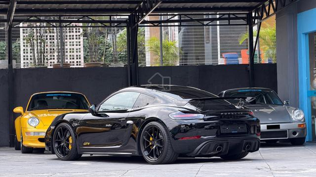 2020 Porsche 718 GT4 Local Under Warranty - 2