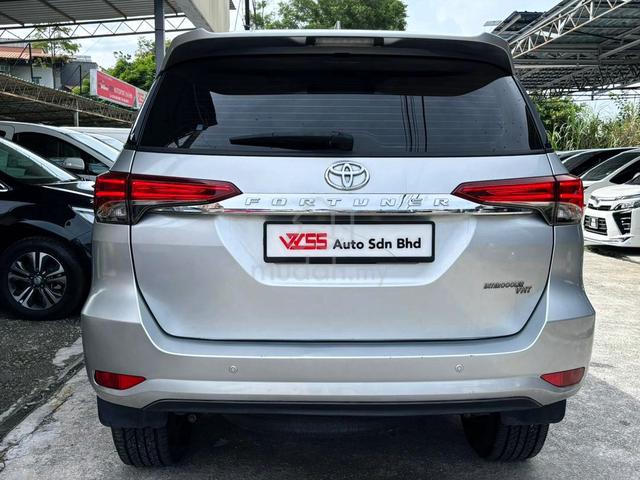 Toyota FORTUNER 2.4 VRZ 4x4 FullService Toyota 2.8 - 5