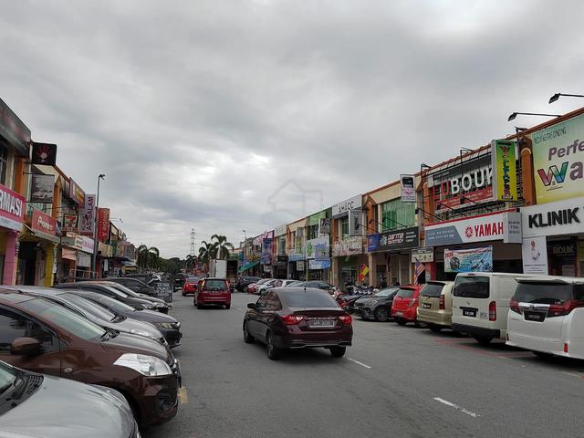 Hot Bangi Seksyen 7 shop near school, jpj, mydin, family mart, zus 2