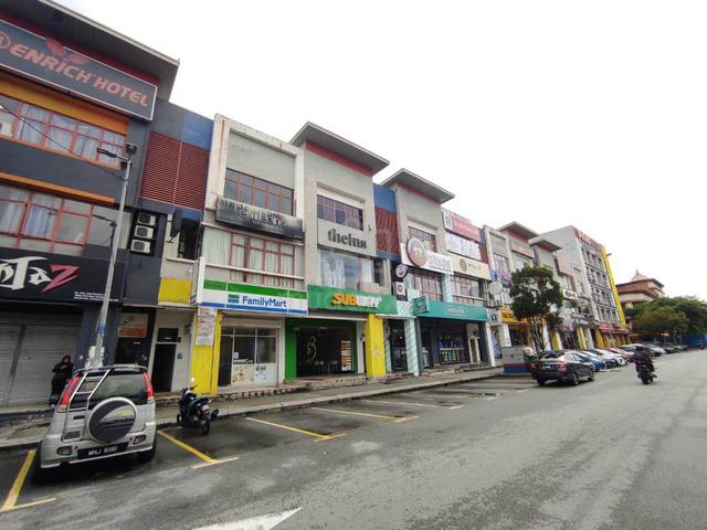 Facing Mainroad Endlot 3 Storey Shoplot Seksyen 7 Shah Alam 1