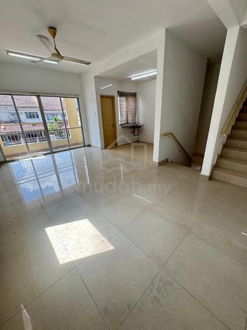 2.5 Sty Townhouse Upper Unit Serdang Heights | Seri Kembangan | Murah 1
