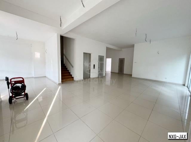 Facing Open!! 3 Storey Semi D With Private Lift @ Canary Garden 1