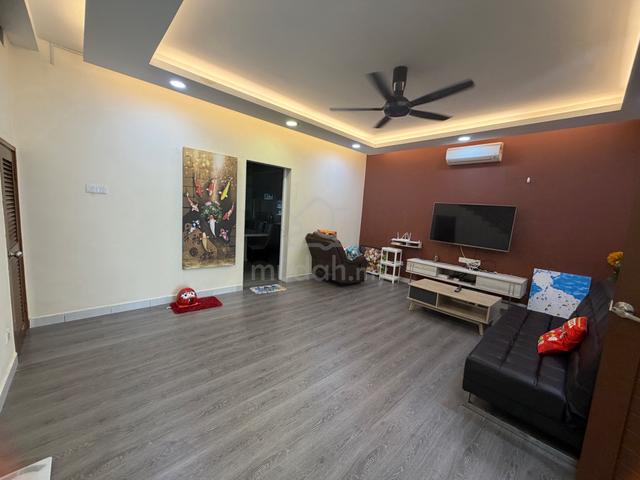 Kulai Taman Tropika Double Storey House For Rent/ Near Lotus highway 1