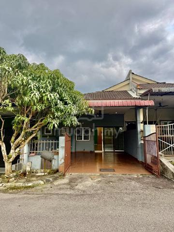Rumah Depan Padang Teres Setingkat Taman Sekiah Makmur Tanjung Malim 1