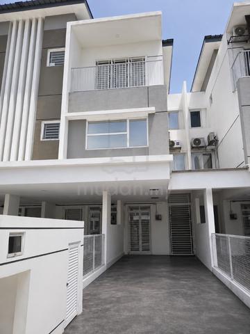FOR SALE - Taman Platinum Dengkil | Partially-furnished | Gated 1