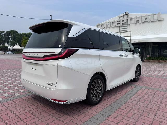 2024 Lexus Unregistered Recon Yr Lexus Lm500h - 3