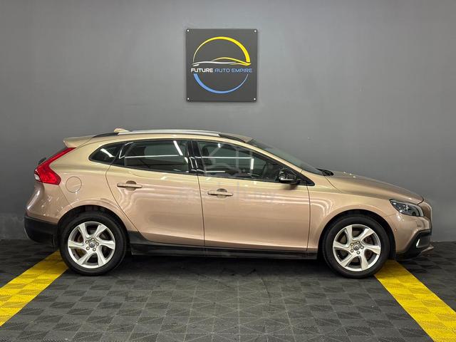 Volvo V40 2.0 CROSS COUNTRY T5 / 5 YEARS WARRANTY - 4
