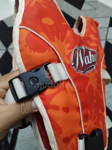life jacket - photo 5 of 6