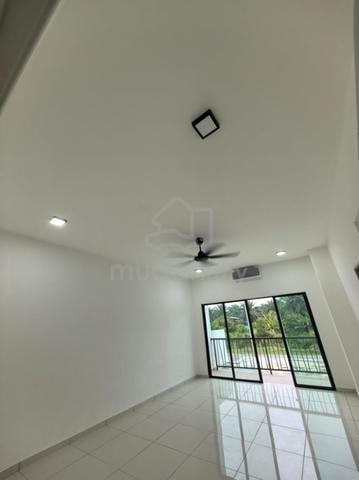 An ideal location with great accessibility and convenience. 1
