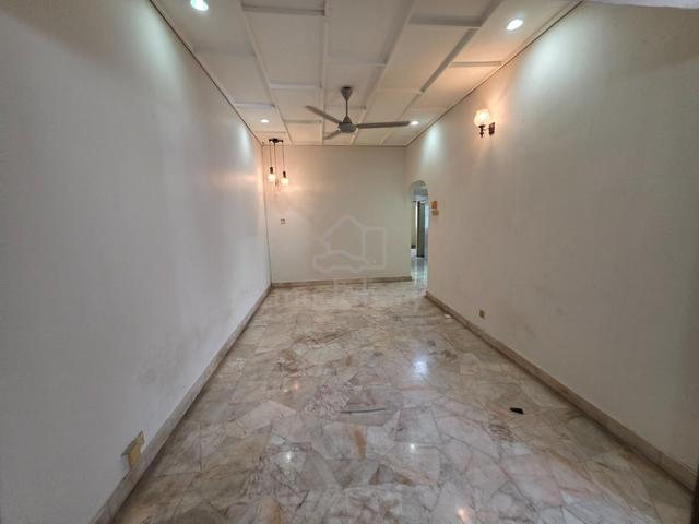 Taman Sri Segambut walking distance to market with built-in cabinet 1