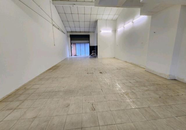 seri kembangan , serdang raya ground floor shop for rent 1