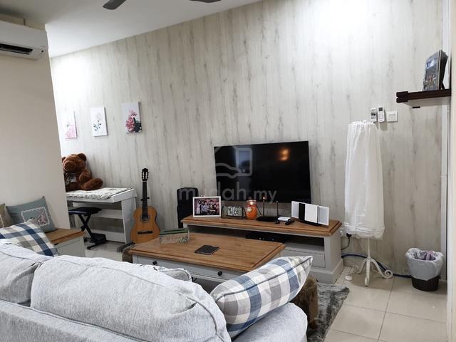 Oxford Park Avenue Townhouse for Rent! at Jalan Muara Tuang 1