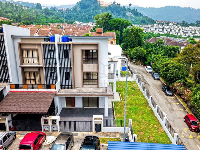 3-Storey Superlink Nassim Heights, Taman Ukay Bistari, Ampang 1