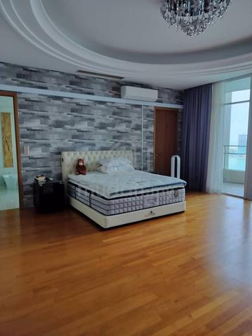 8 Gurney ( The Shore ) 1