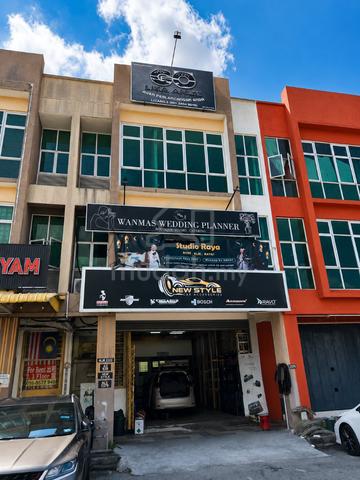 Triple Storey Shoplot Near Aeon Station 18 1