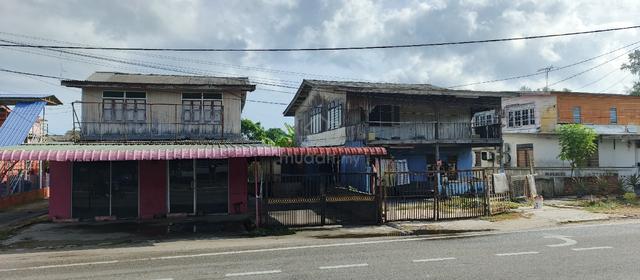 tanah beserta rumah dua tingkat 1