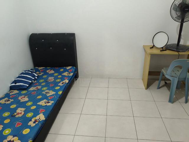 Uni Square Room for rent 1