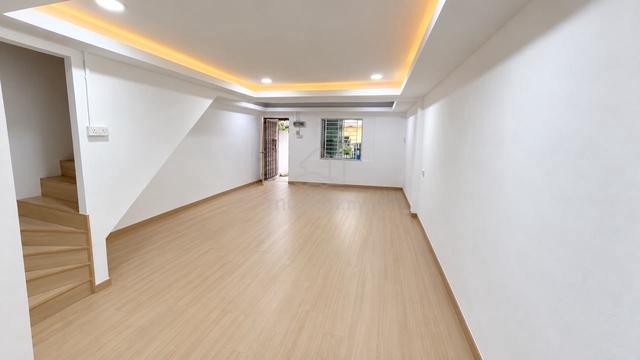 Taman Mahkota Tangkak Rumah Double Storey FullLoan,2mins Sampai SK,Smk 1