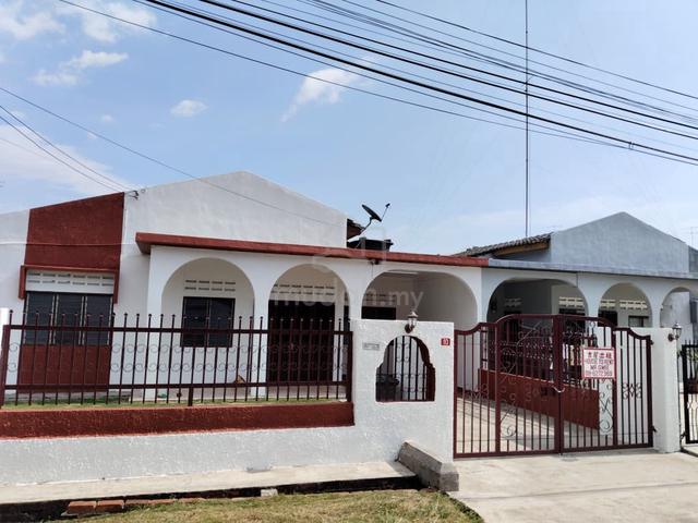 Johor Muar Partially Furnished Semi-Detached House For Rent 1