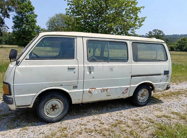 Toyota Hiace LH20 2.2 Diesel - 3