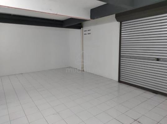 Puchong Taman putra perdana Corner ground floor shop facing main road 1