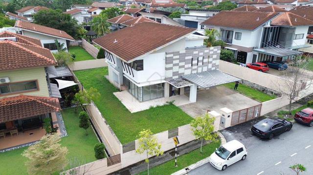 5 Bedrm BANGI Bglow !! Gated Guarded !! 8500 sqft !! 1